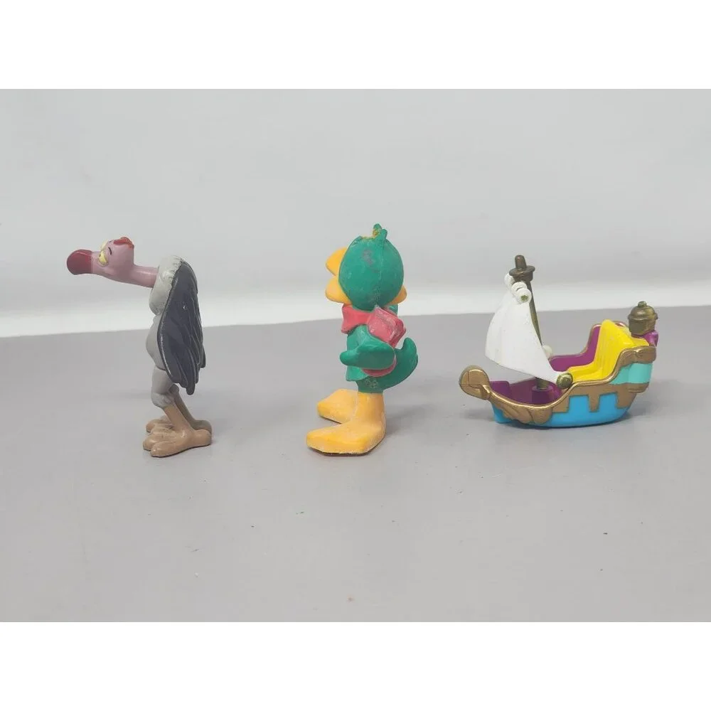 Vintage Warner Brothers/Disney/Unmarked Figures Featuring‎ Ship Duck & Vulture